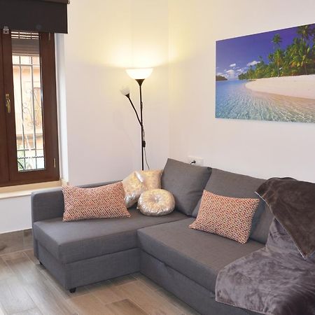 Apartamento San Jacinto Sevilla Kültér fotó