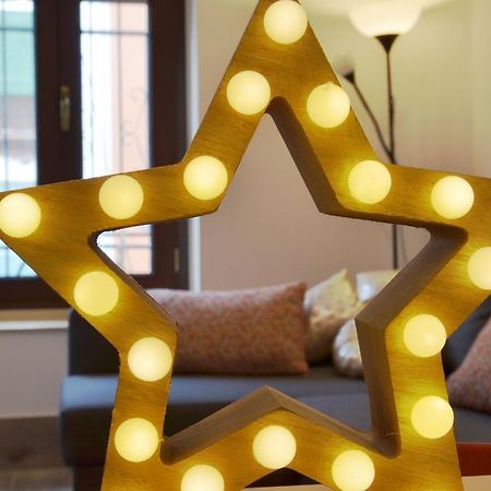 Apartamento San Jacinto Sevilla Kültér fotó